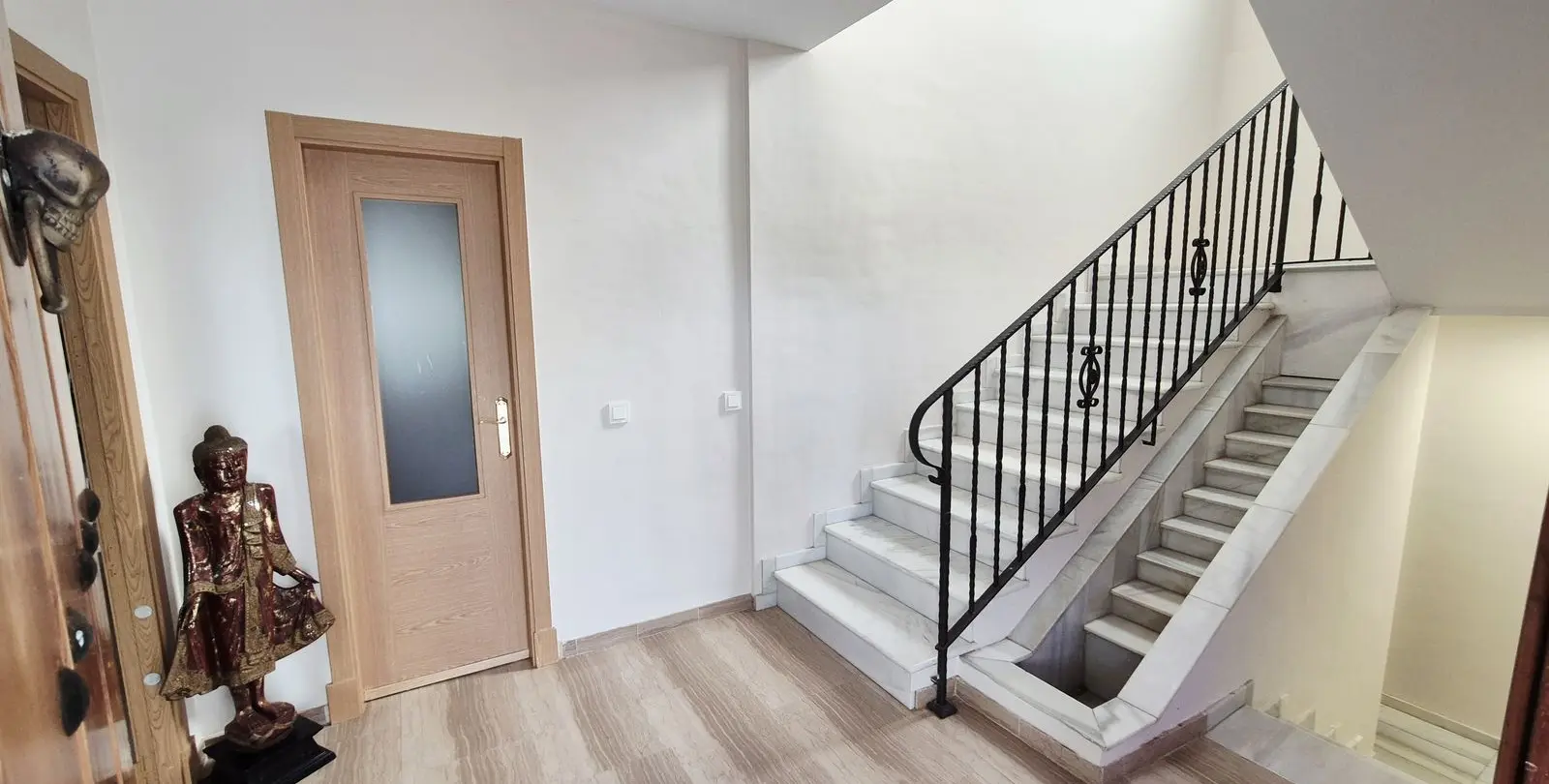 Sale of detached villa in Guadalmina Baja 24