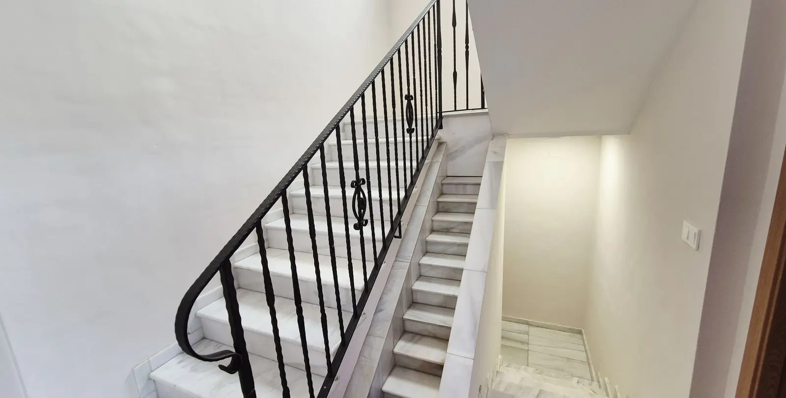 Sale of detached villa in Guadalmina Baja 26