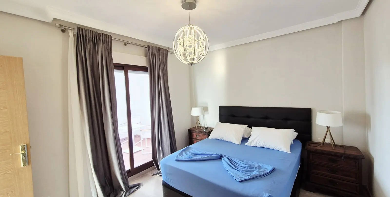 Sale of detached villa in Guadalmina Baja 51