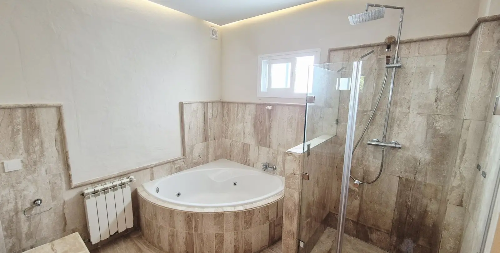 Sale of detached villa in Guadalmina Baja 60
