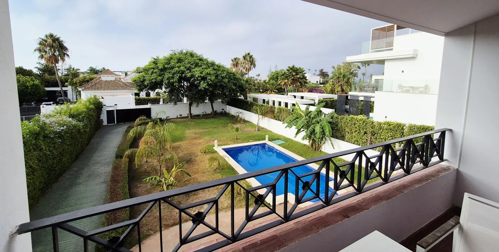 Sale of detached villa in Guadalmina Baja 87