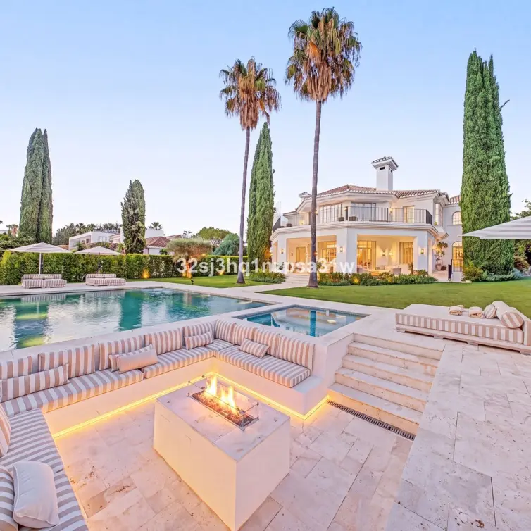 Venta de villa independiente en Nueva Andalucía