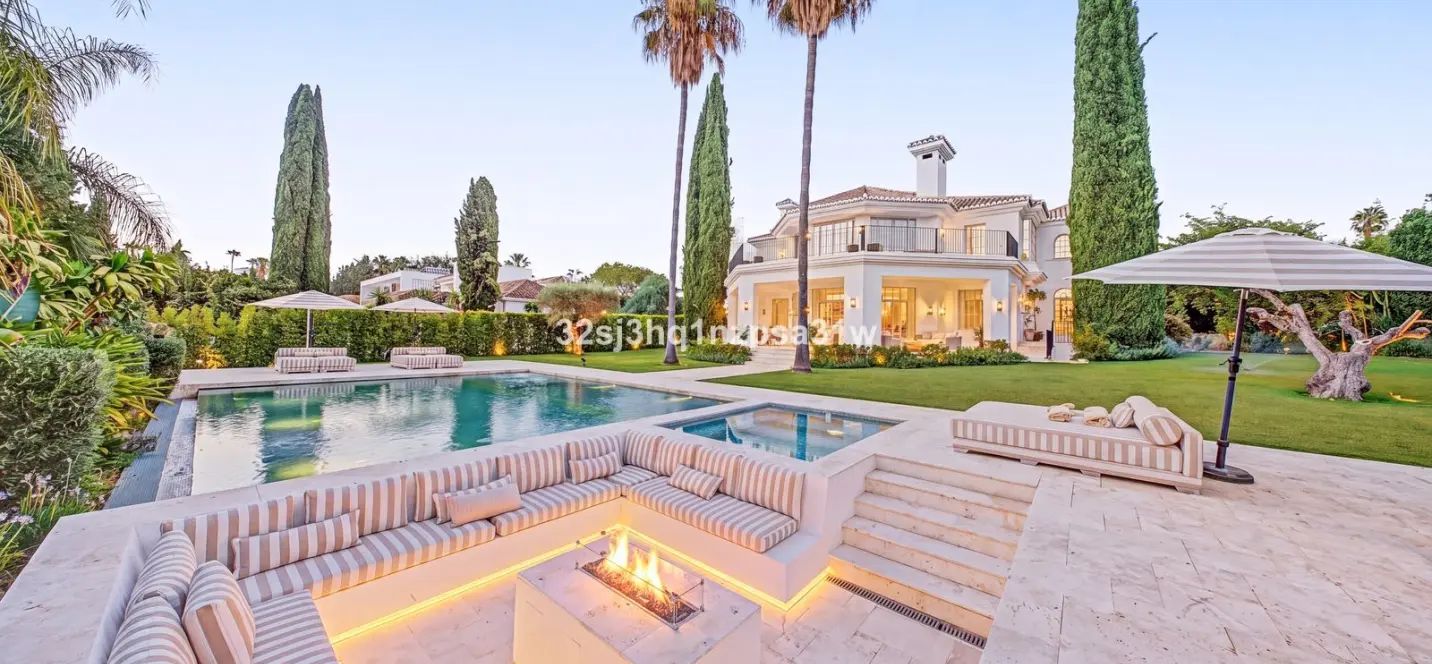 Sale of detached villa in Nueva Andalucía 1