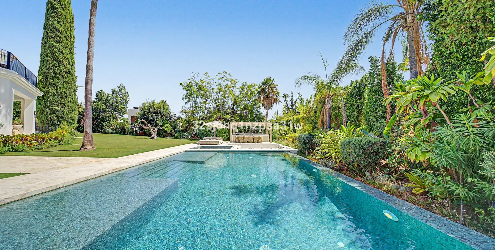 Sale of detached villa in Nueva Andalucía 3