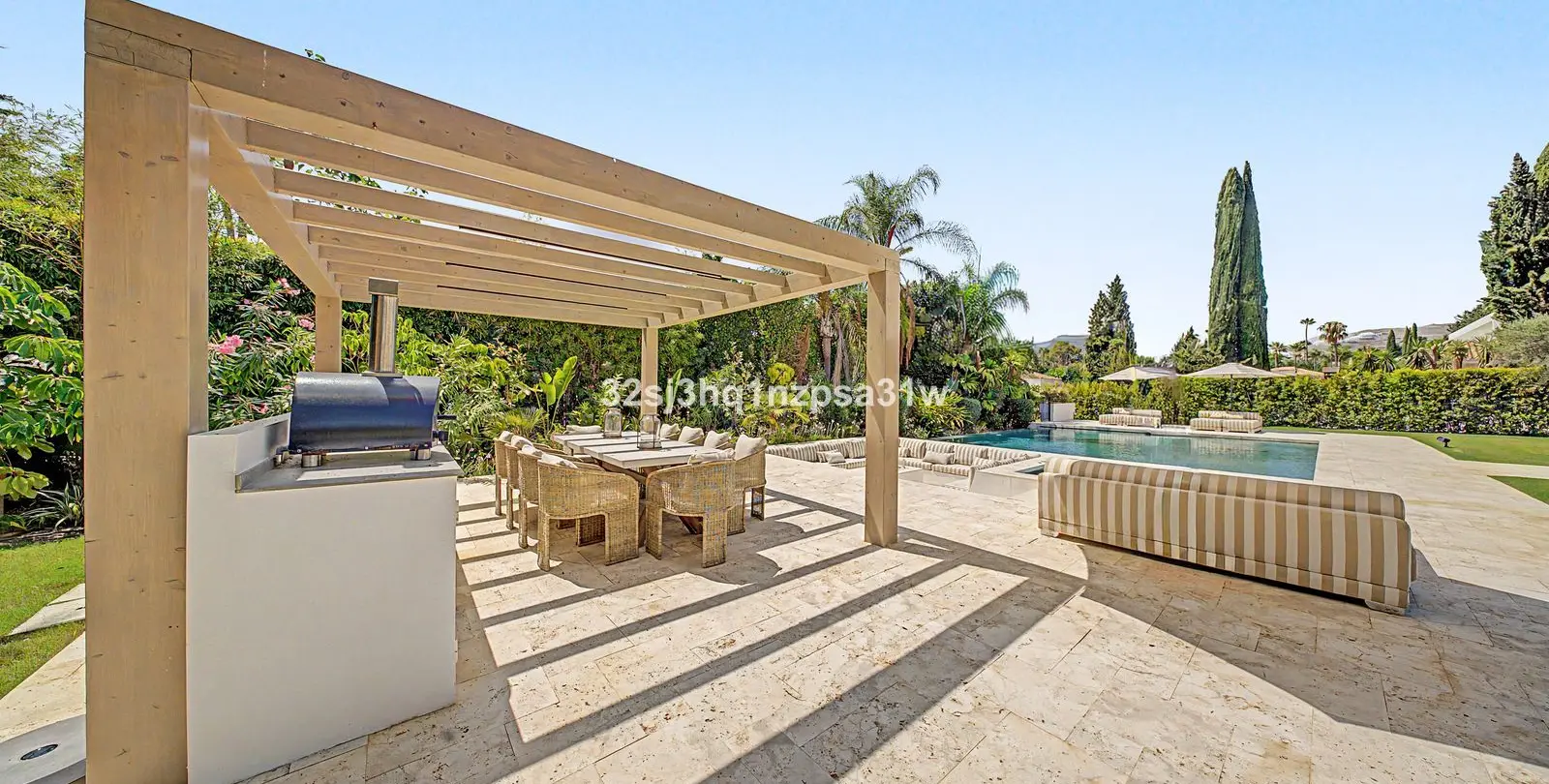 Sale of detached villa in Nueva Andalucía 4