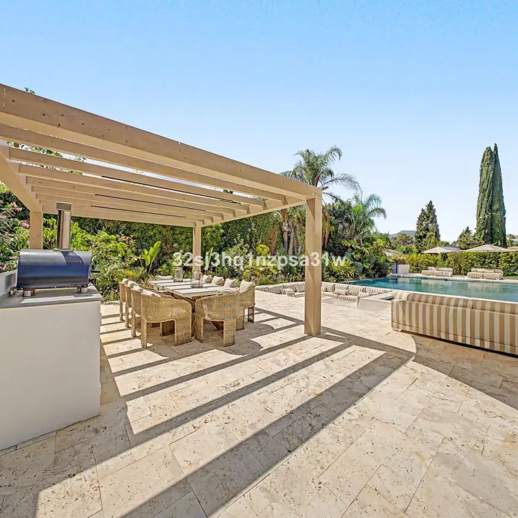 Venta de villa independiente en Nueva Andalucía