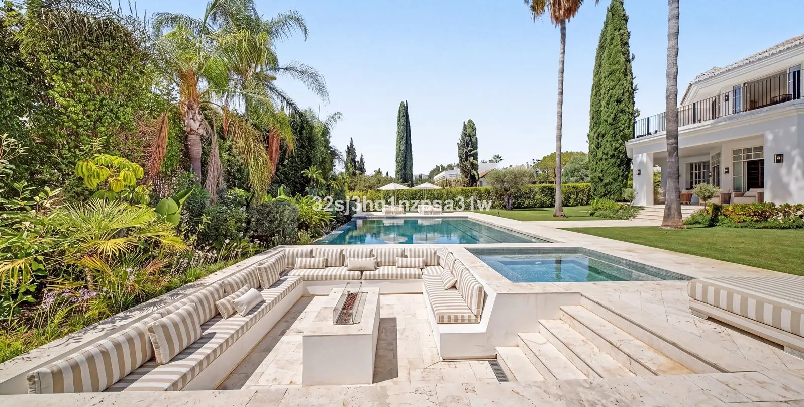 Sale of detached villa in Nueva Andalucía 5