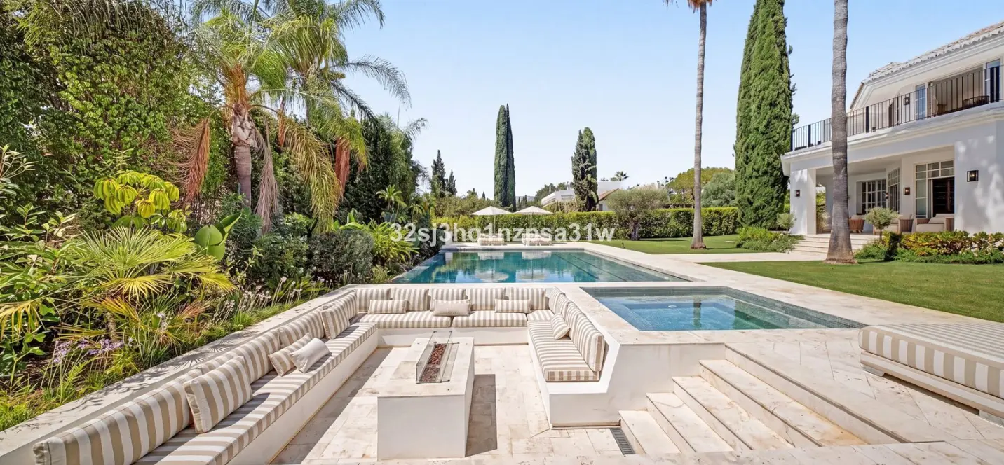 Sale of detached villa in Nueva Andalucía 4