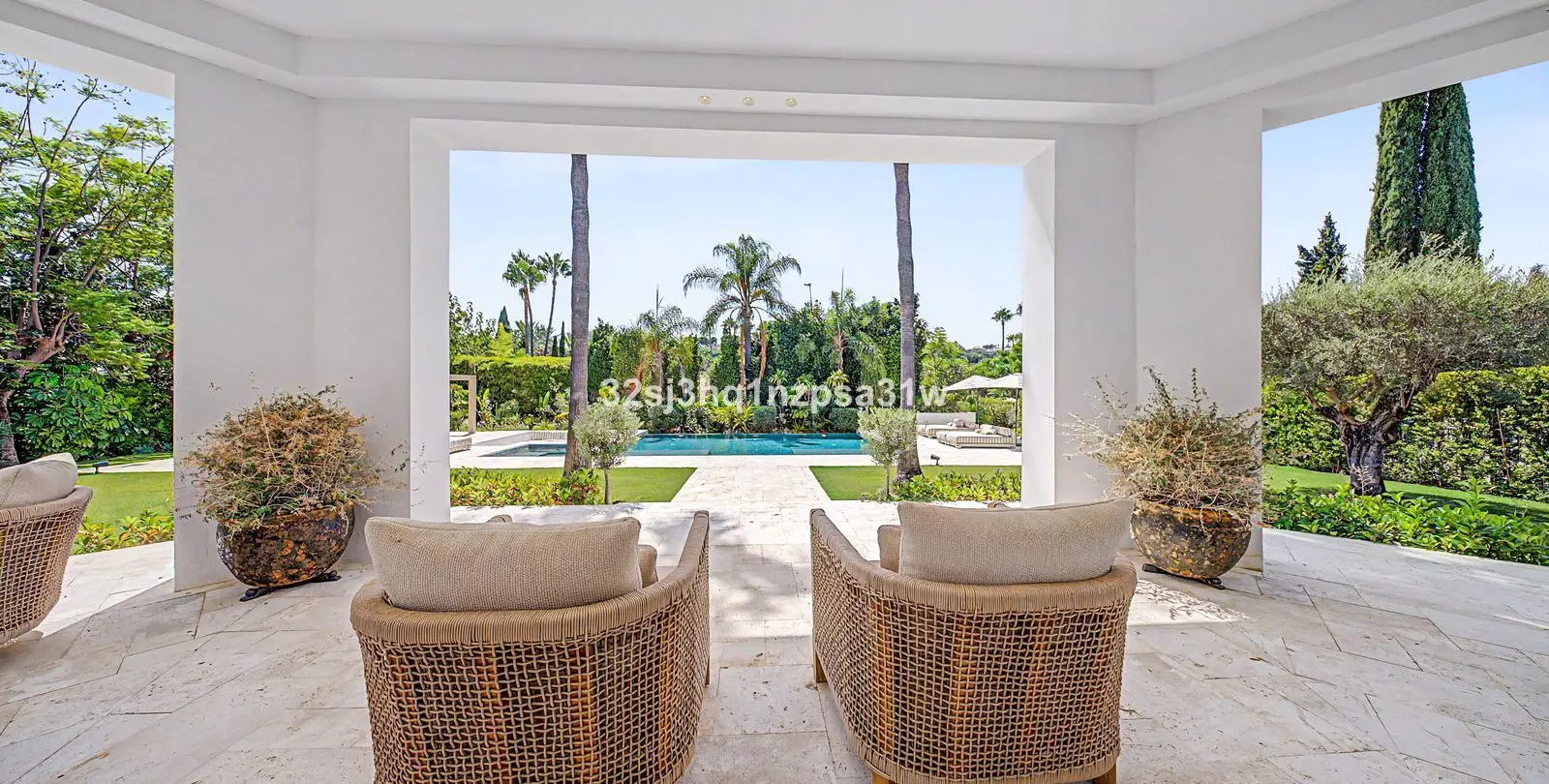 Sale of detached villa in Nueva Andalucía 8