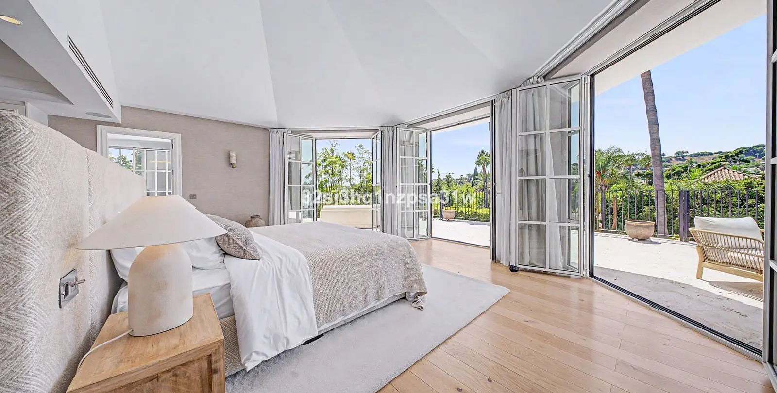 Sale of detached villa in Nueva Andalucía 16