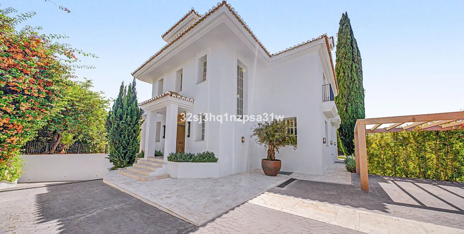Sale of detached villa in Nueva Andalucía 28