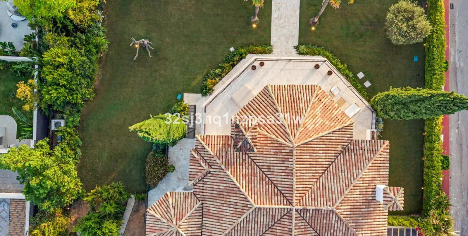 Sale of detached villa in Nueva Andalucía 32