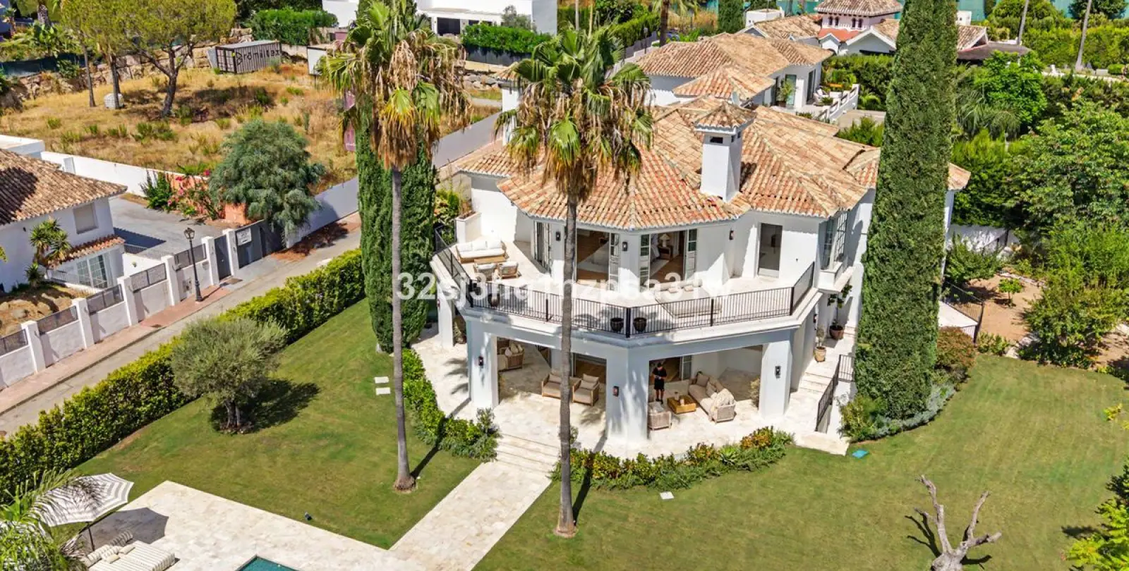 Sale of detached villa in Nueva Andalucía 33