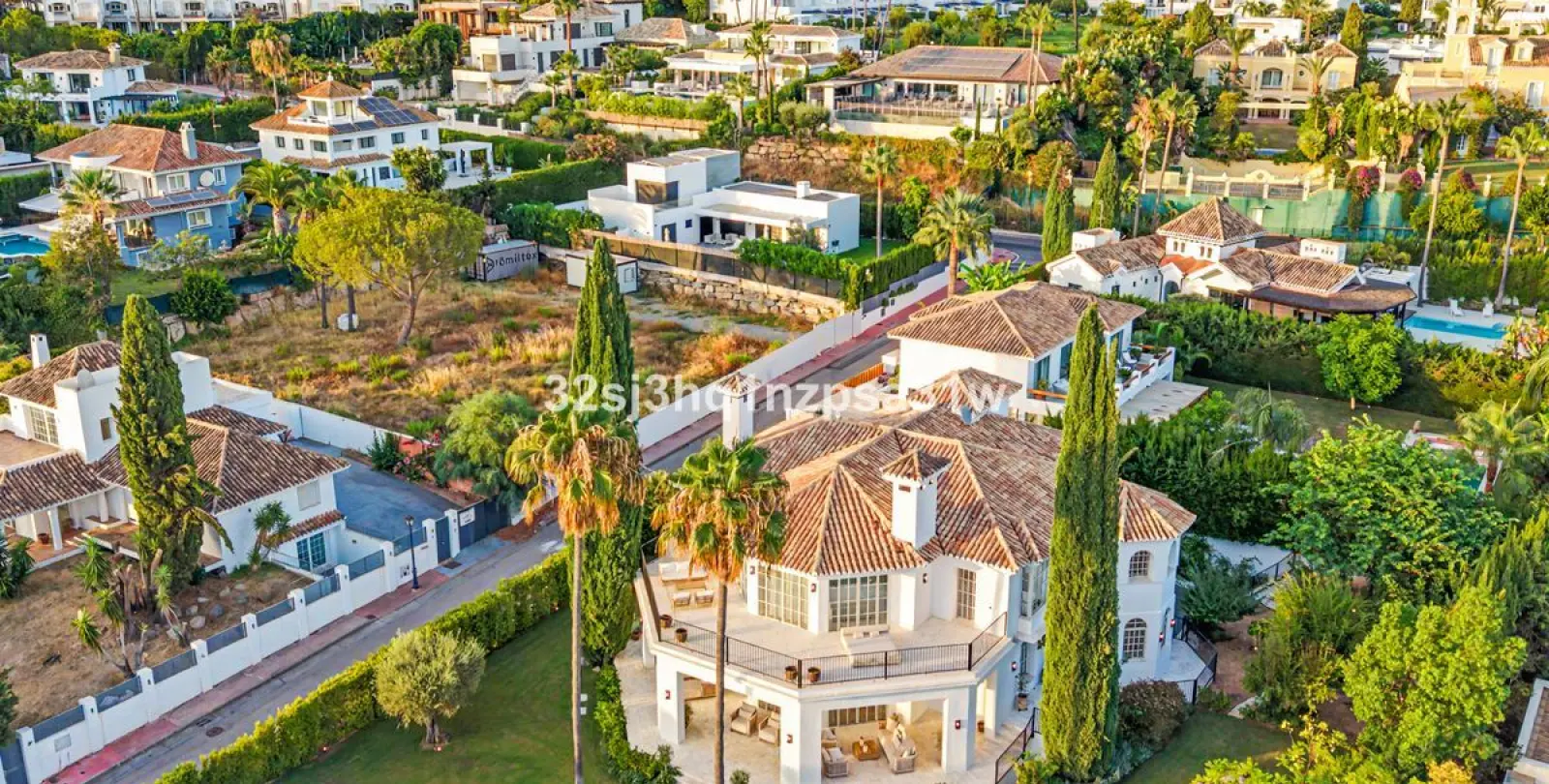 Sale of detached villa in Nueva Andalucía 36