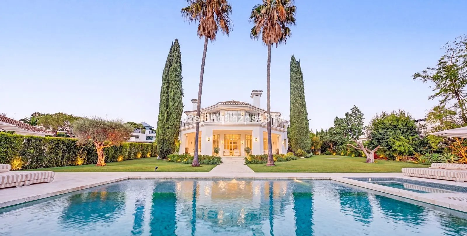 Sale of detached villa in Nueva Andalucía 37