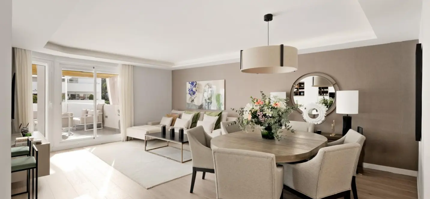 Alquiler a largo plazo de apartamento en planta media en Nueva Andalucía 1
