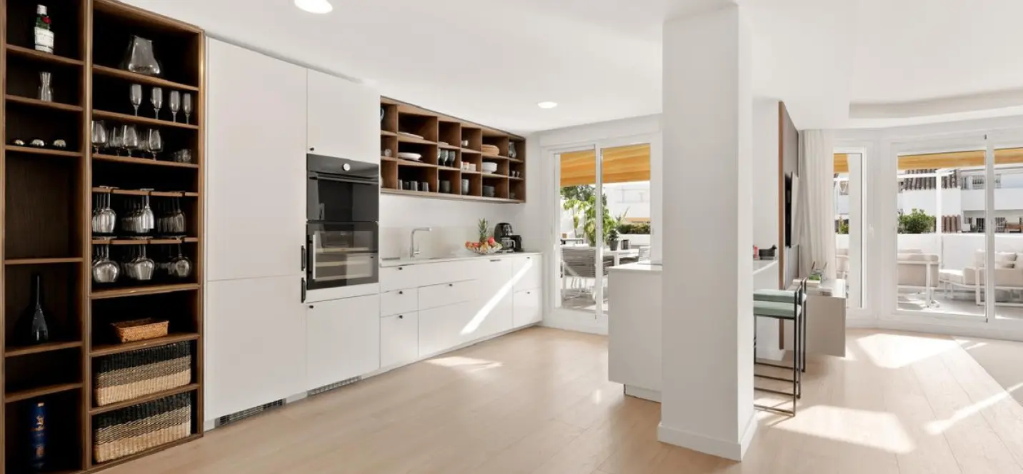 Alquiler a largo plazo de apartamento en planta media en Nueva Andalucía 4