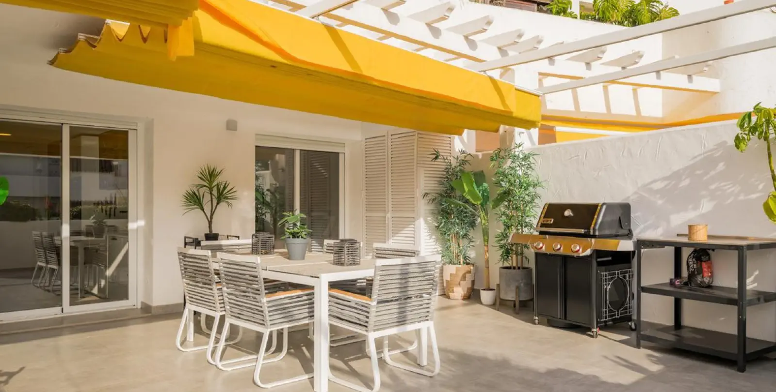 Alquiler a largo plazo de apartamento en planta media en Nueva Andalucía 12