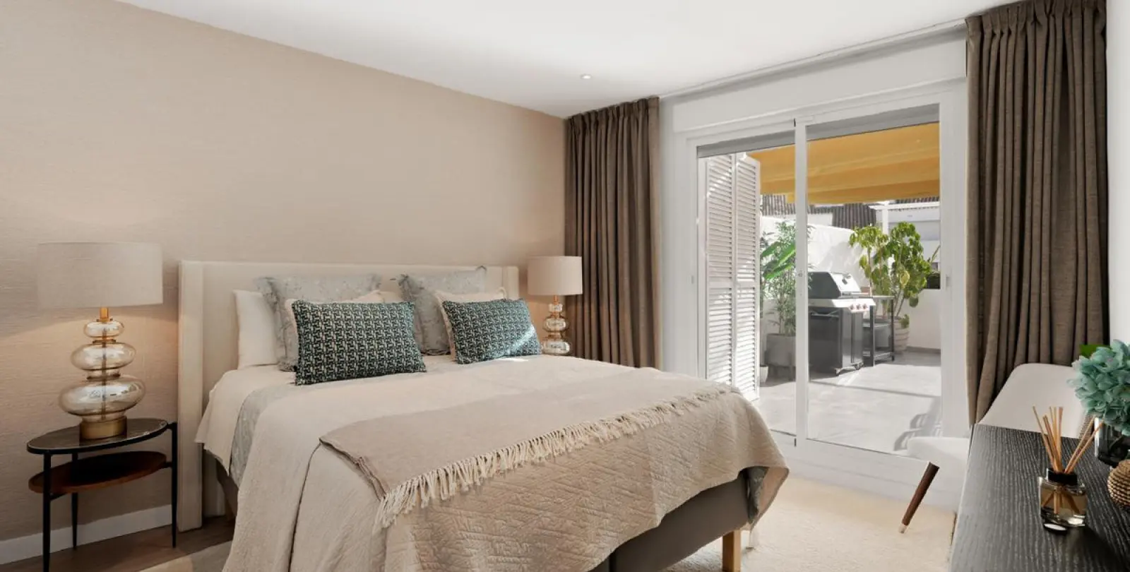 Alquiler a largo plazo de apartamento en planta media en Nueva Andalucía 14
