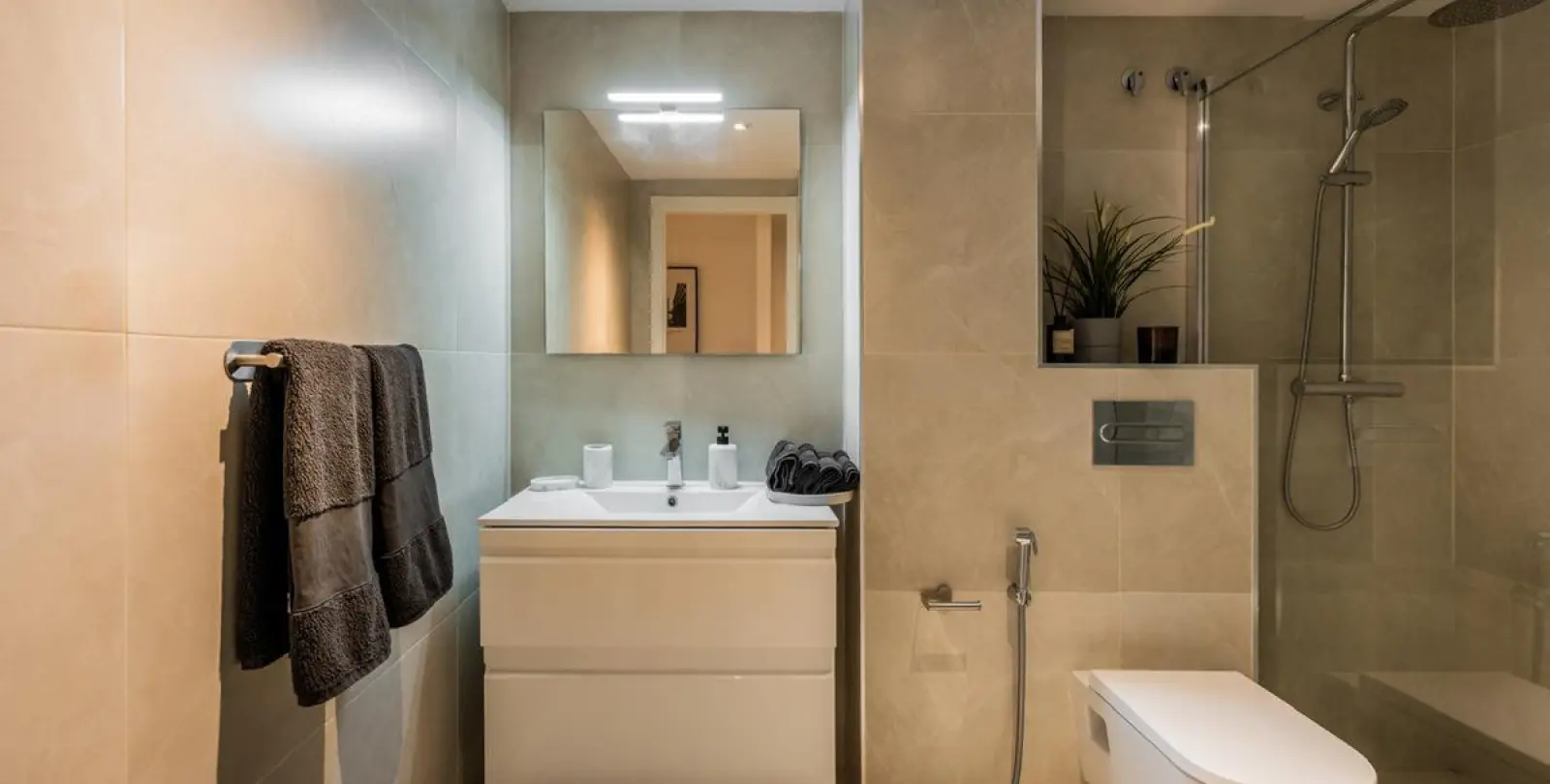 Alquiler a largo plazo de apartamento en planta media en Nueva Andalucía 15