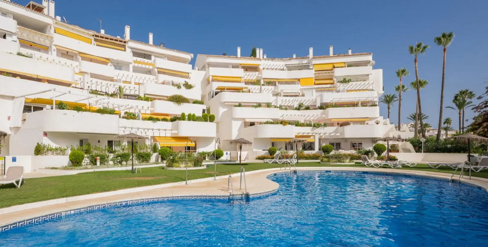 Alquiler a largo plazo de apartamento en planta media en Nueva Andalucía 17