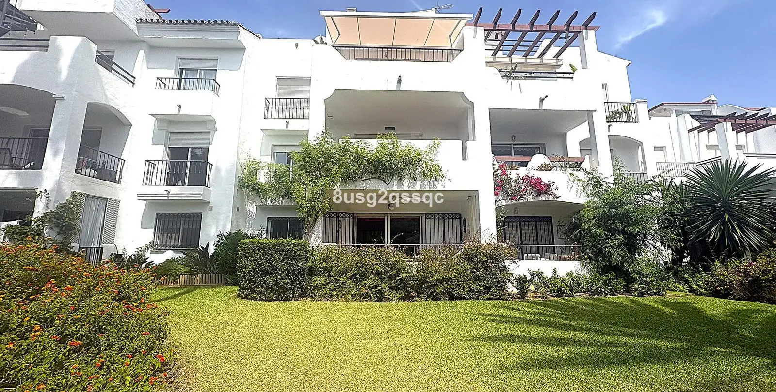 Sale of ground floor apartment in Costalita 9