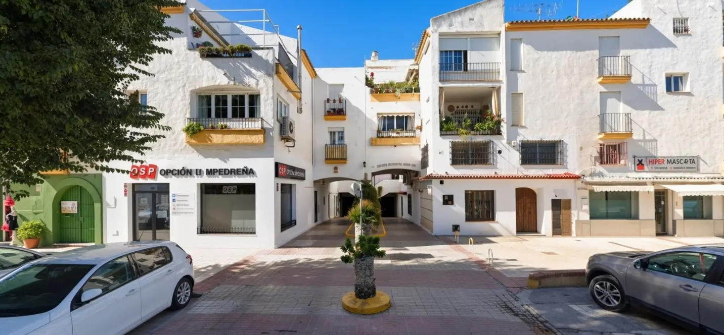 Sale of middle floor apartment in San Pedro de Alcántara 0