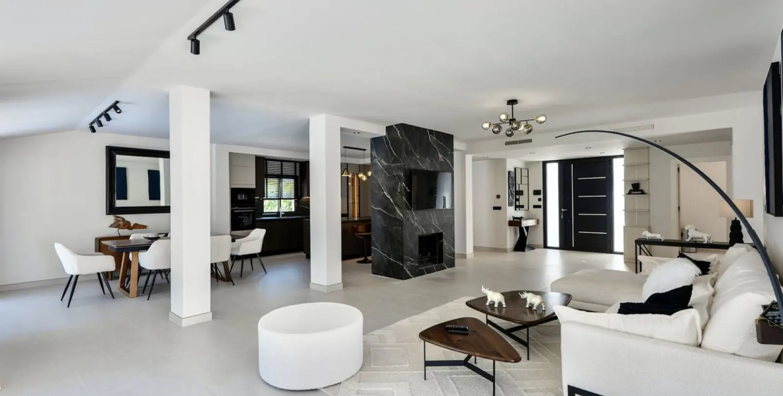 Long-term rent of detached villa in Puerto Banús 1