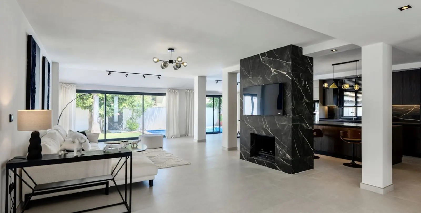 Long-term rent of detached villa in Puerto Banús 2