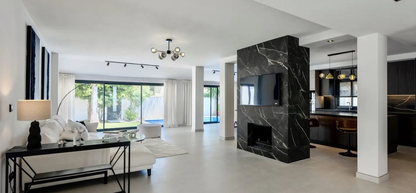 Long-term rent of detached villa in Puerto Banús 1