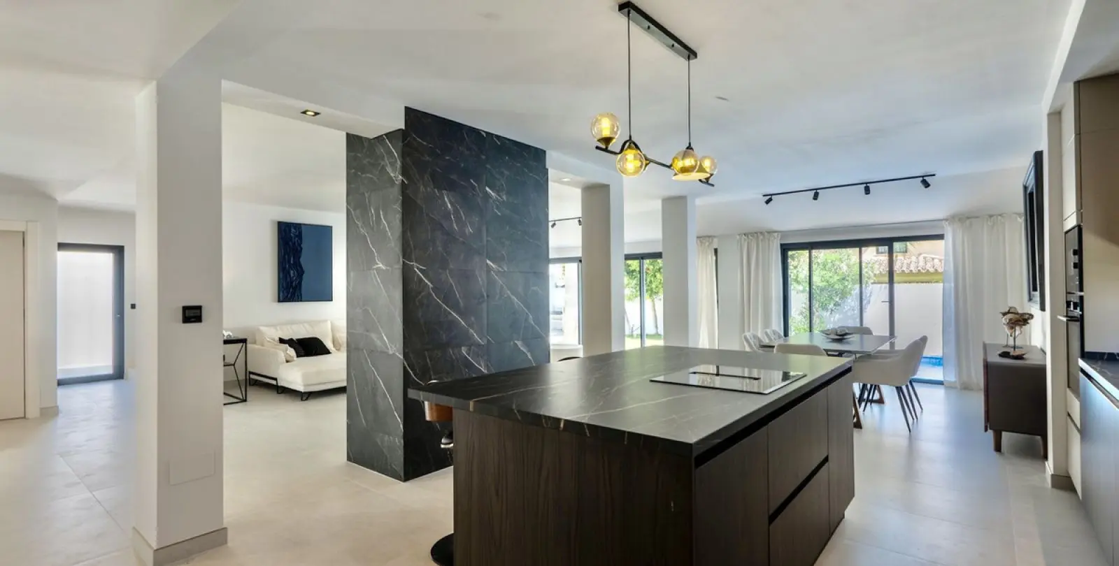 Long-term rent of detached villa in Puerto Banús 8