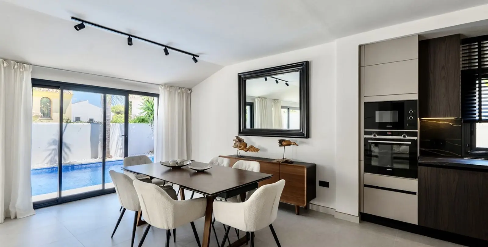Long-term rent of detached villa in Puerto Banús 11