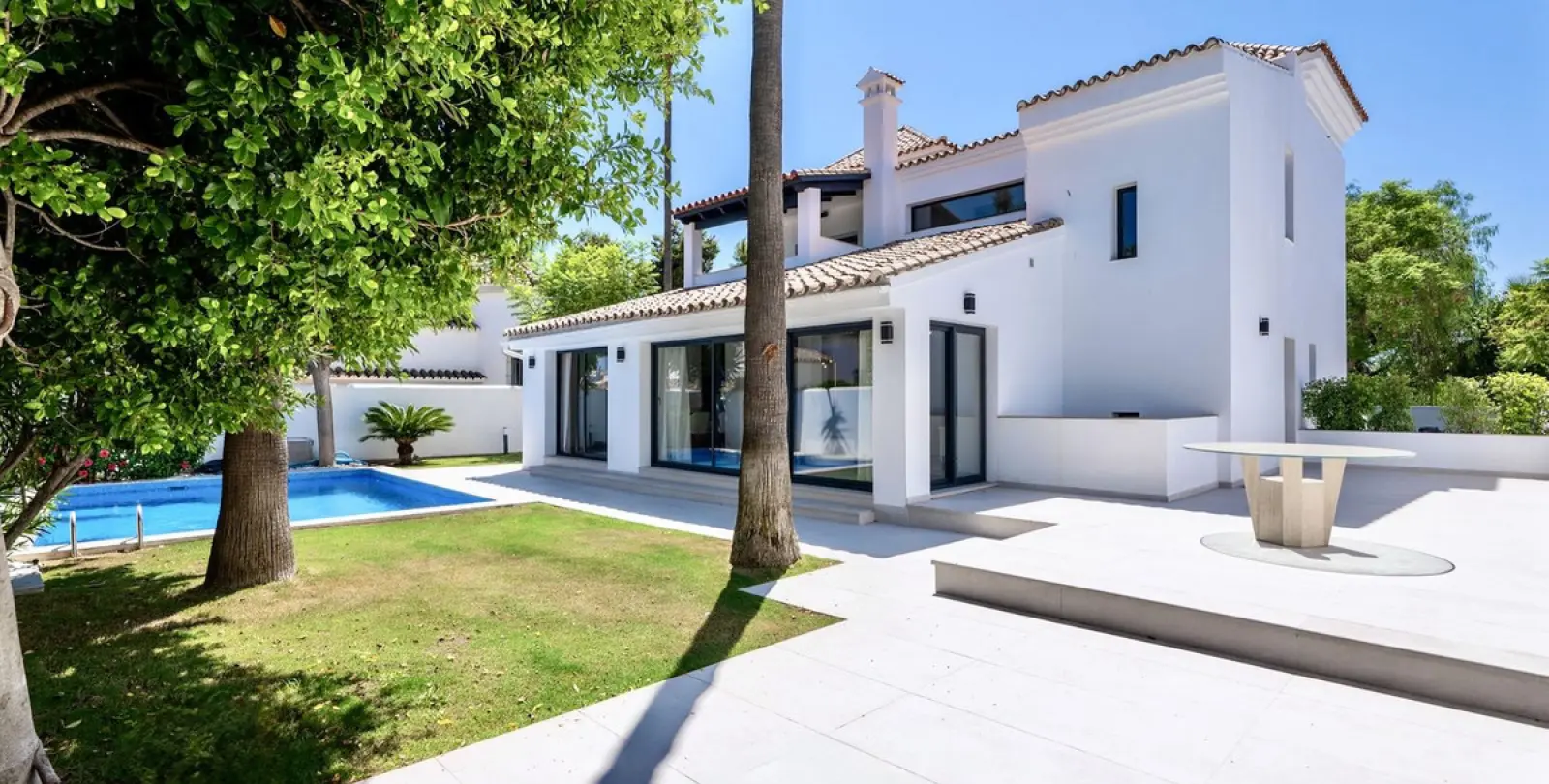 Long-term rent of detached villa in Puerto Banús 12
