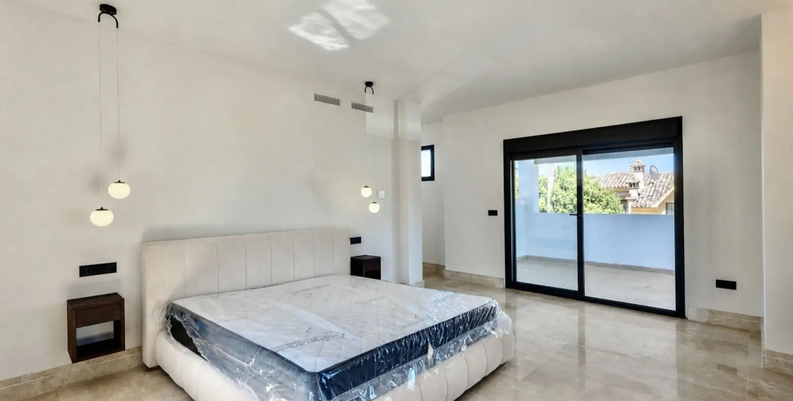Long-term rent of detached villa in Puerto Banús 16