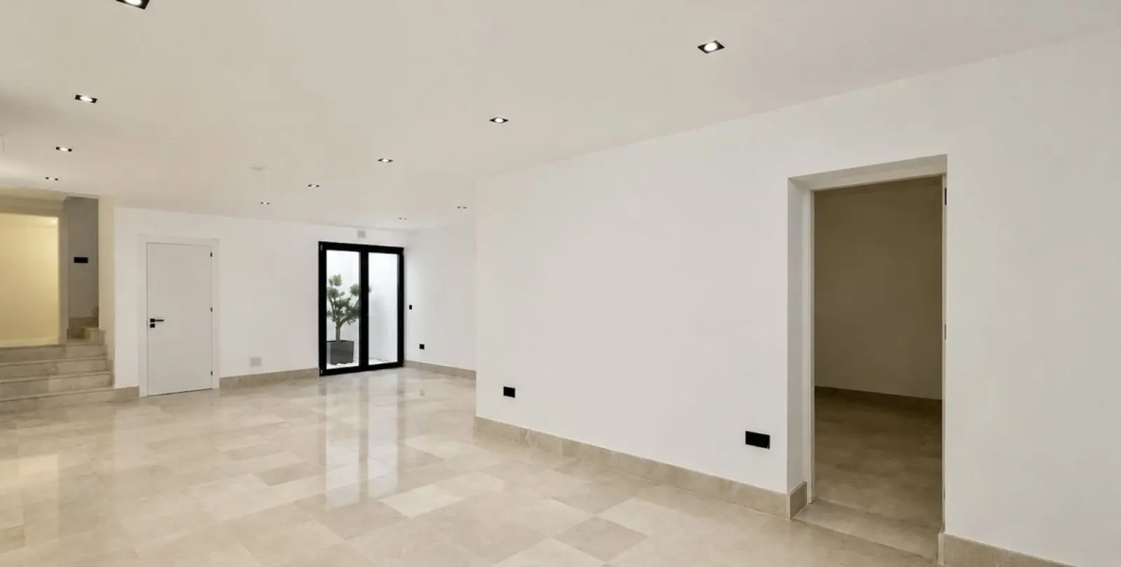 Long-term rent of detached villa in Puerto Banús 18