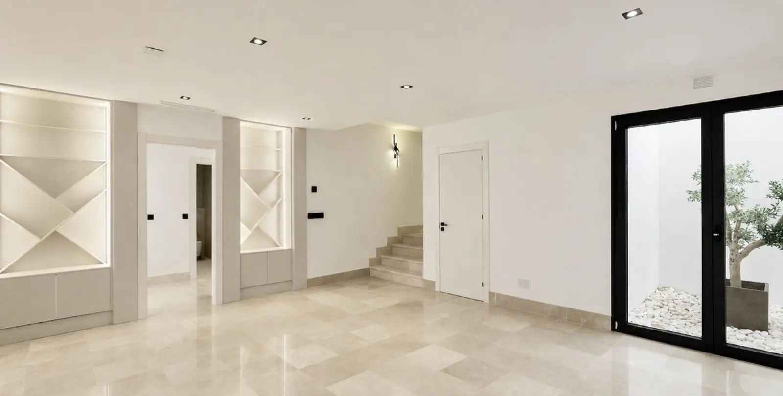 Long-term rent of detached villa in Puerto Banús 22