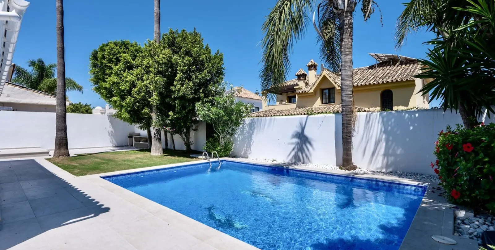Long-term rent of detached villa in Puerto Banús 30