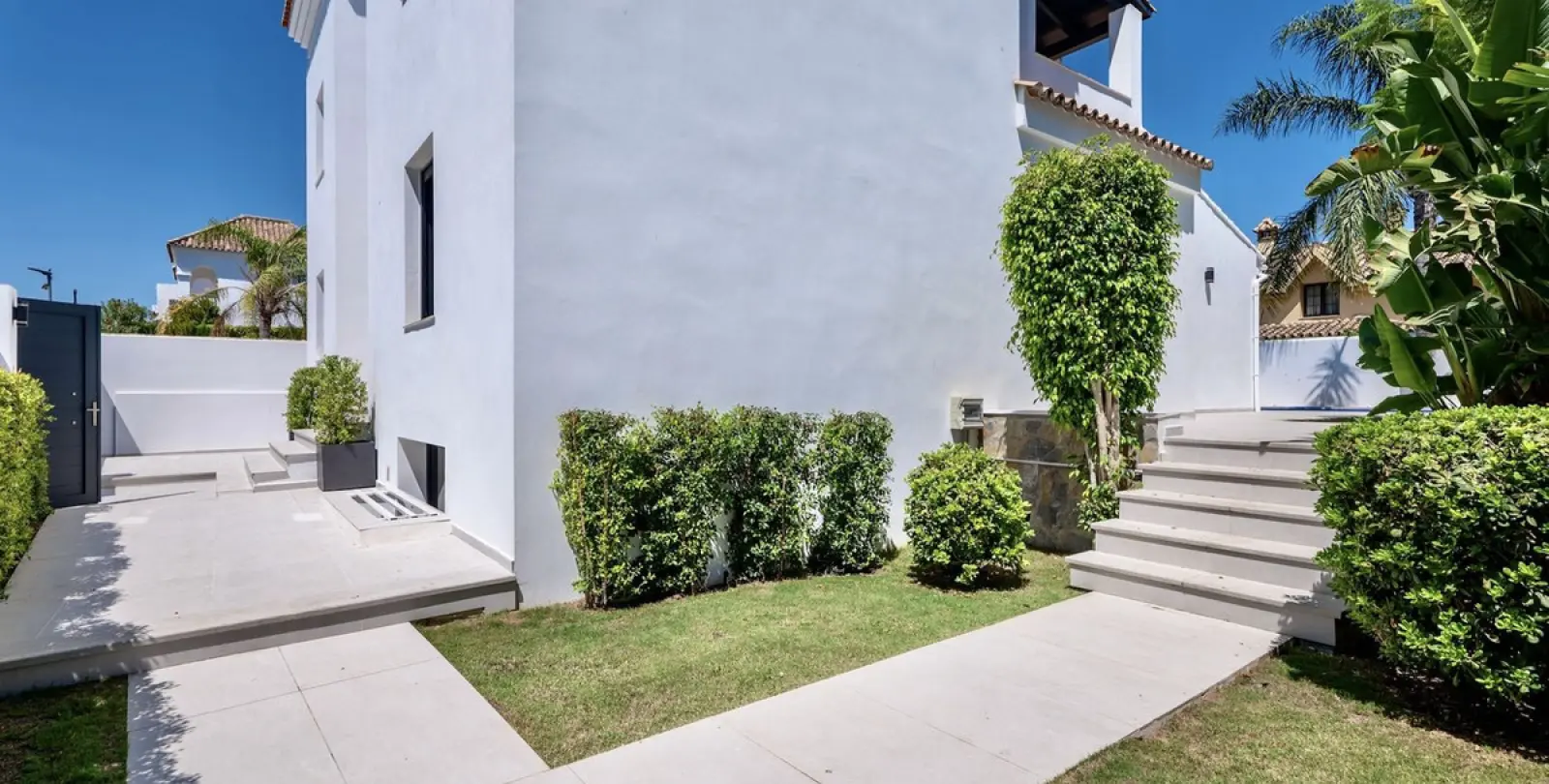 Long-term rent of detached villa in Puerto Banús 31