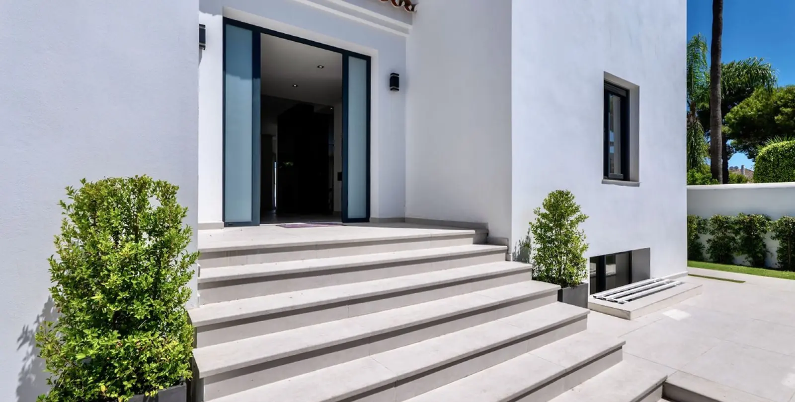 Long-term rent of detached villa in Puerto Banús 34