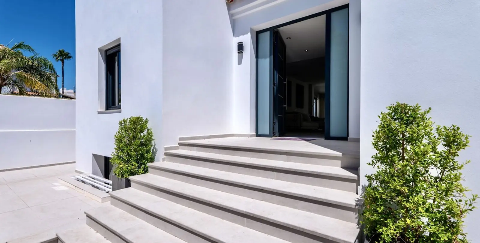Long-term rent of detached villa in Puerto Banús 35