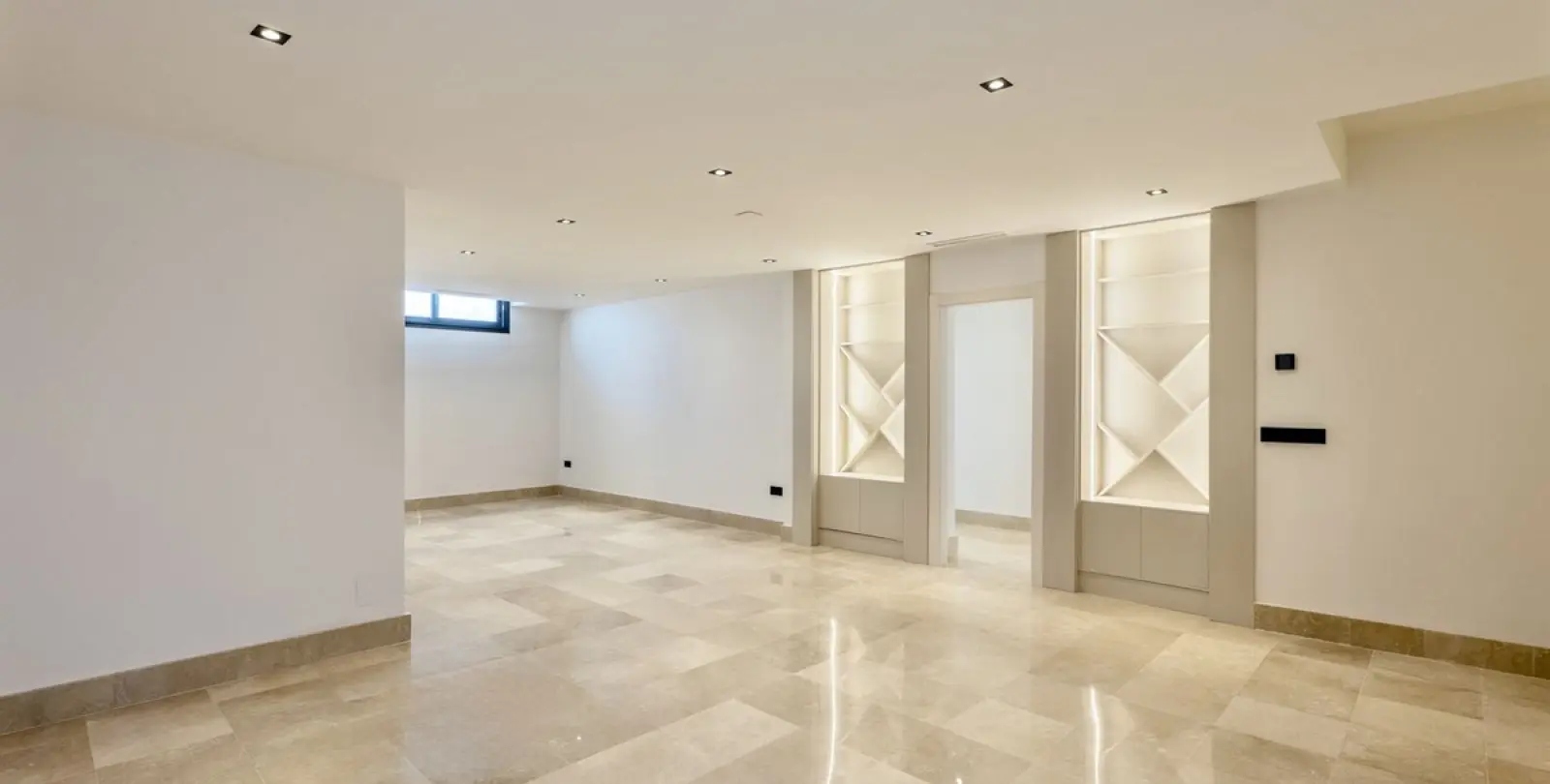 Long-term rent of detached villa in Puerto Banús 39