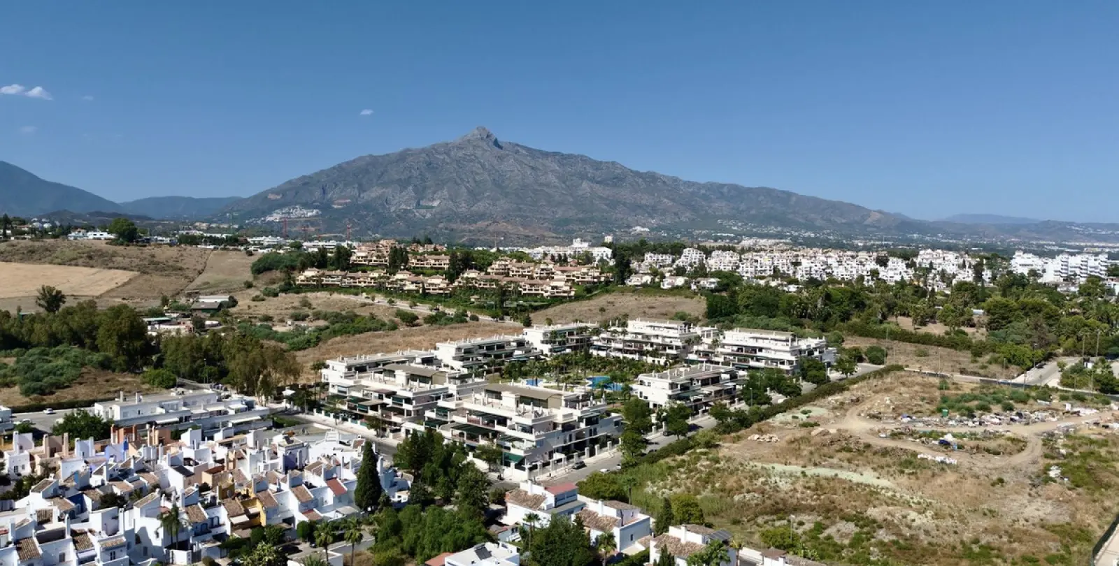 Long-term rent of detached villa in Puerto Banús 52