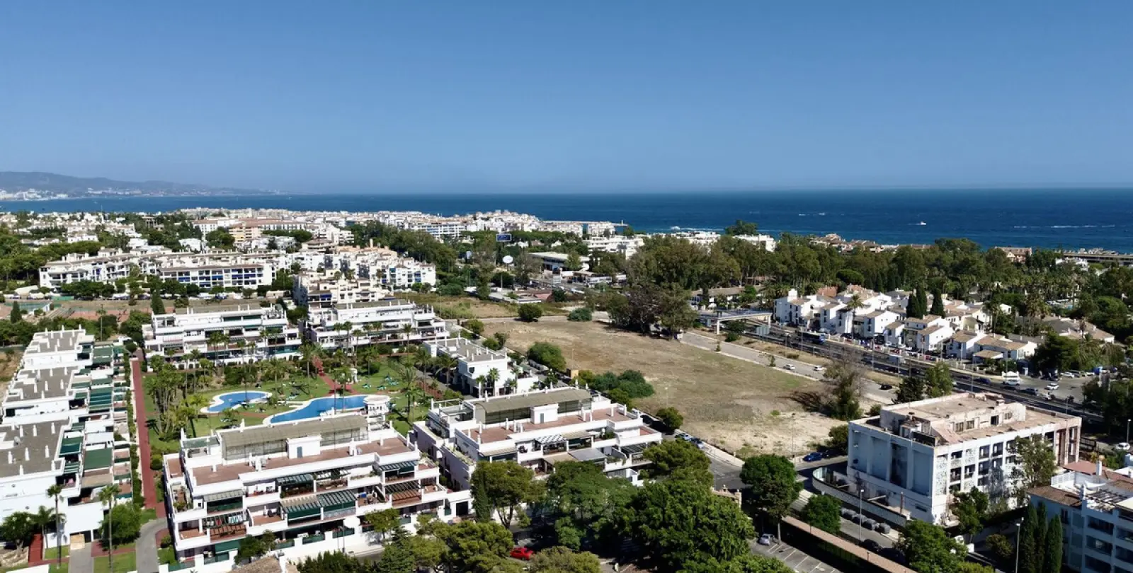 Long-term rent of detached villa in Puerto Banús 54