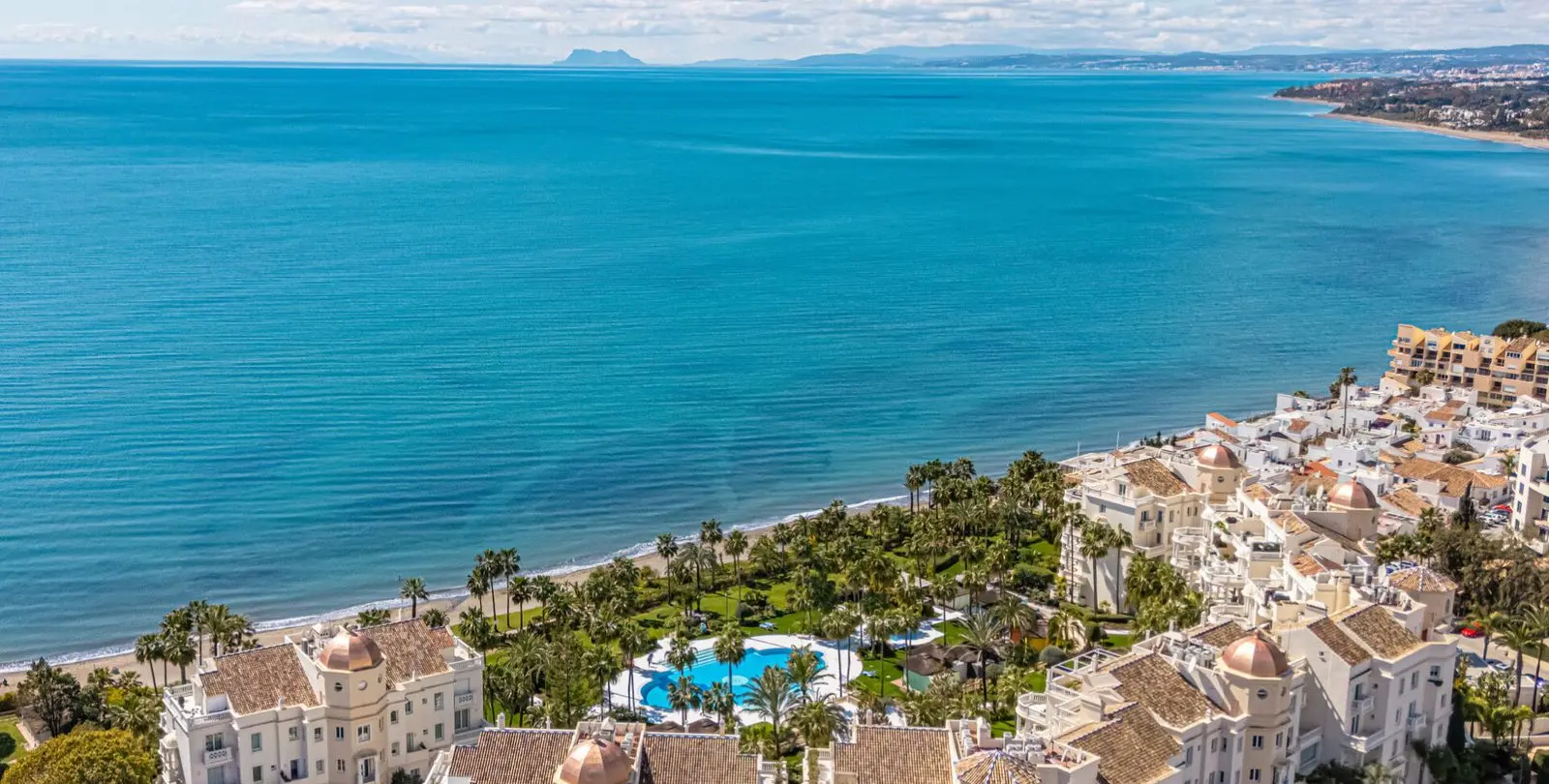 Продажа апартаментов на среднем этаже в Estepona 1