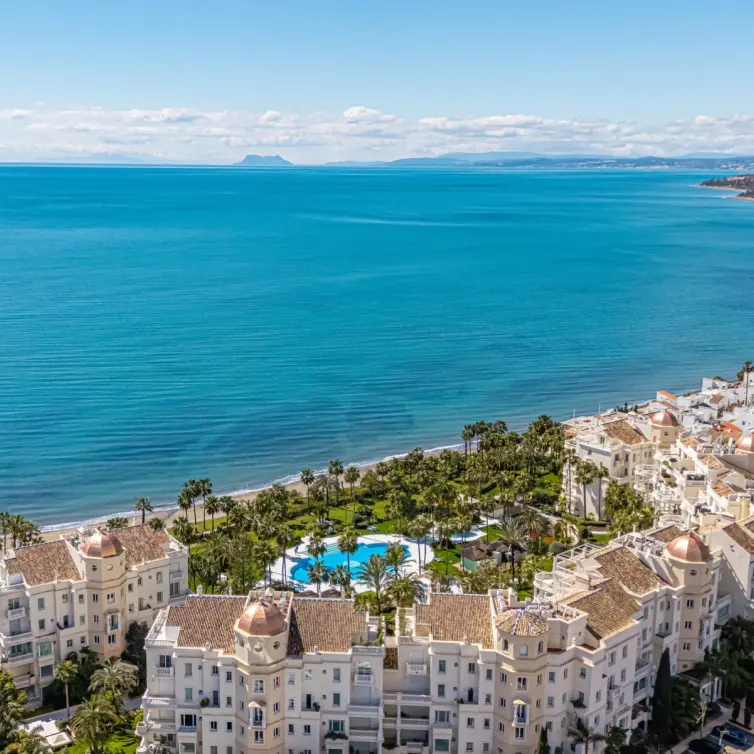 Venta de apartamento en planta media en Estepona