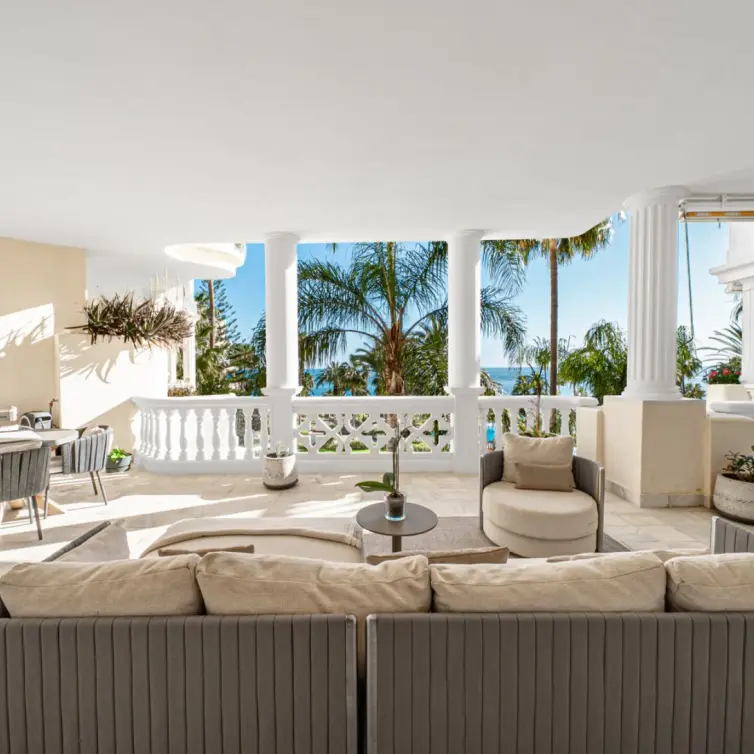 Venta de apartamento en planta media en Estepona