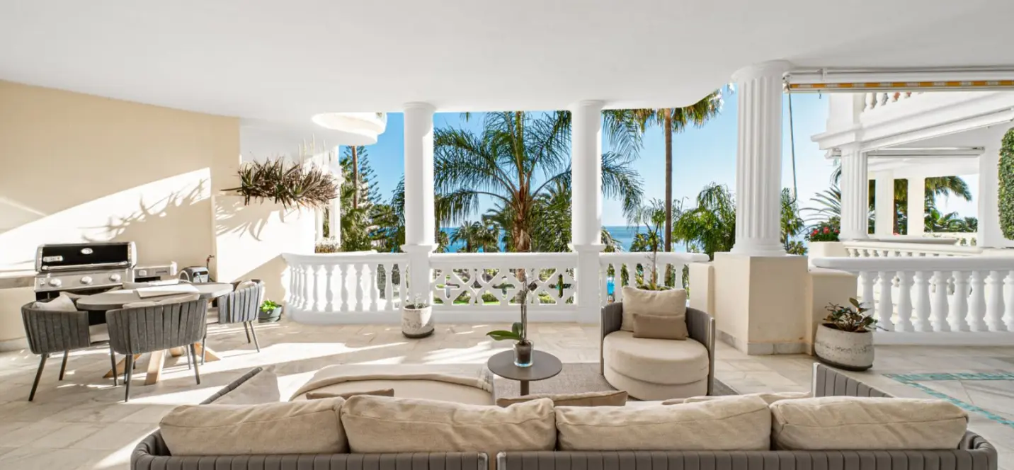 Продажа апартаментов на среднем этаже в Estepona 1