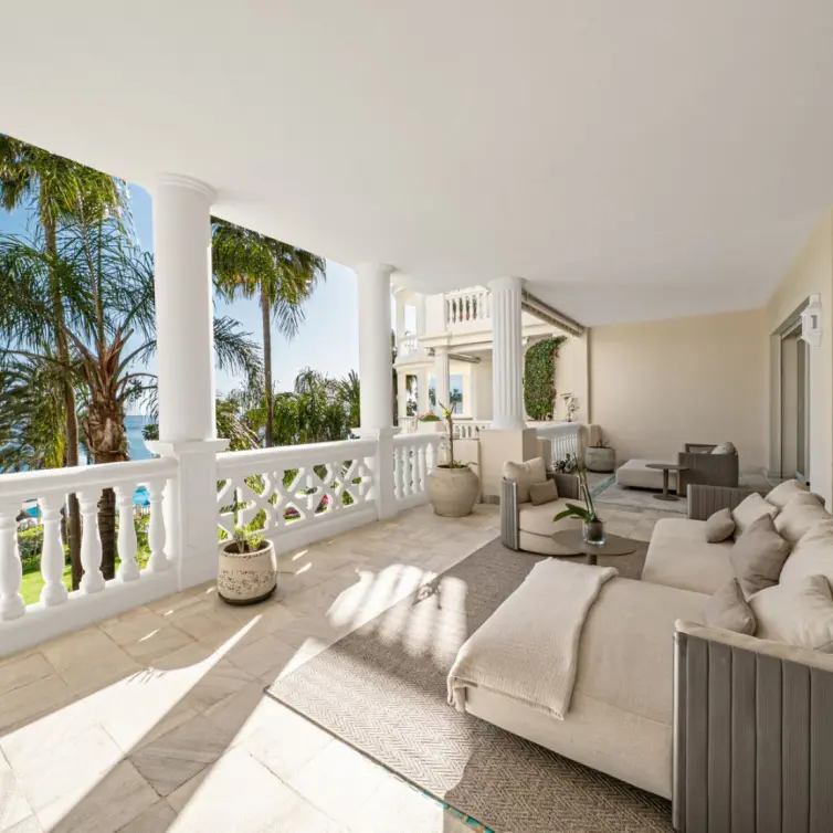 Venta de apartamento en planta media en Estepona