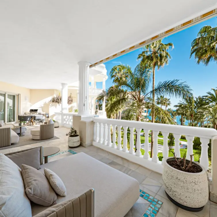 Venta de apartamento en planta media en Estepona