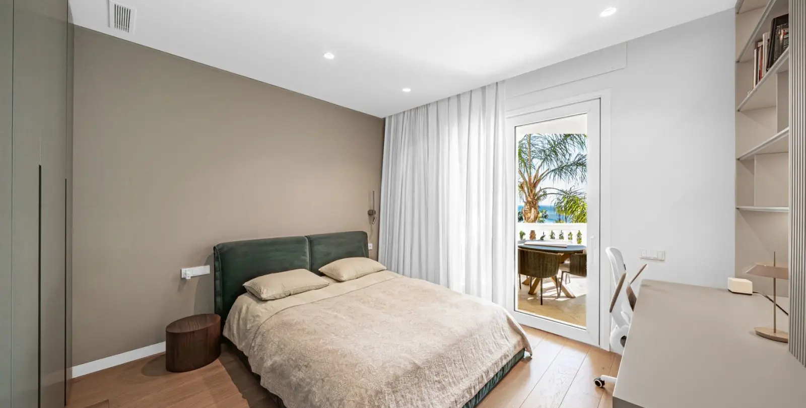 Продажа апартаментов на среднем этаже в Estepona 15